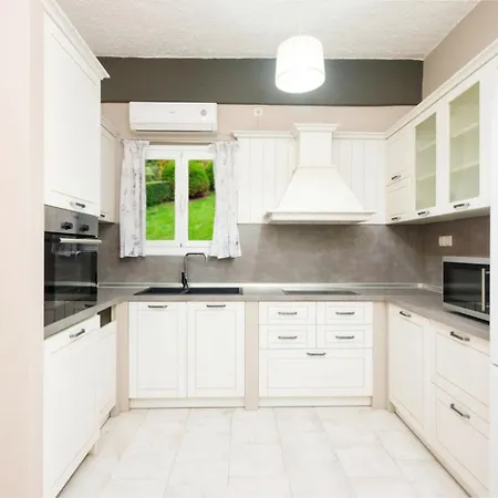 Amaryllis Boutique Apartment