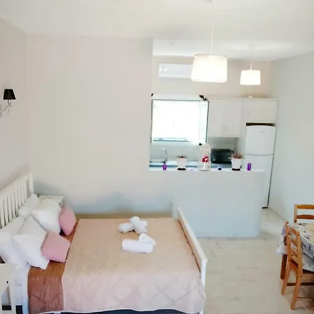 Amaryllis Boutique مورايتيكا