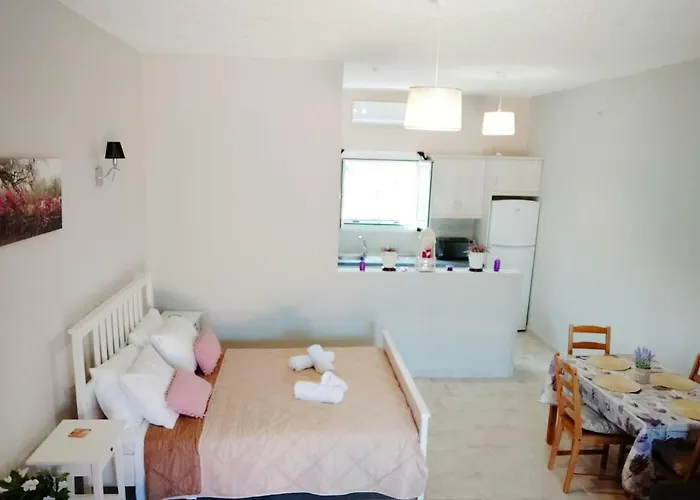 Amaryllis Boutique Мораитика